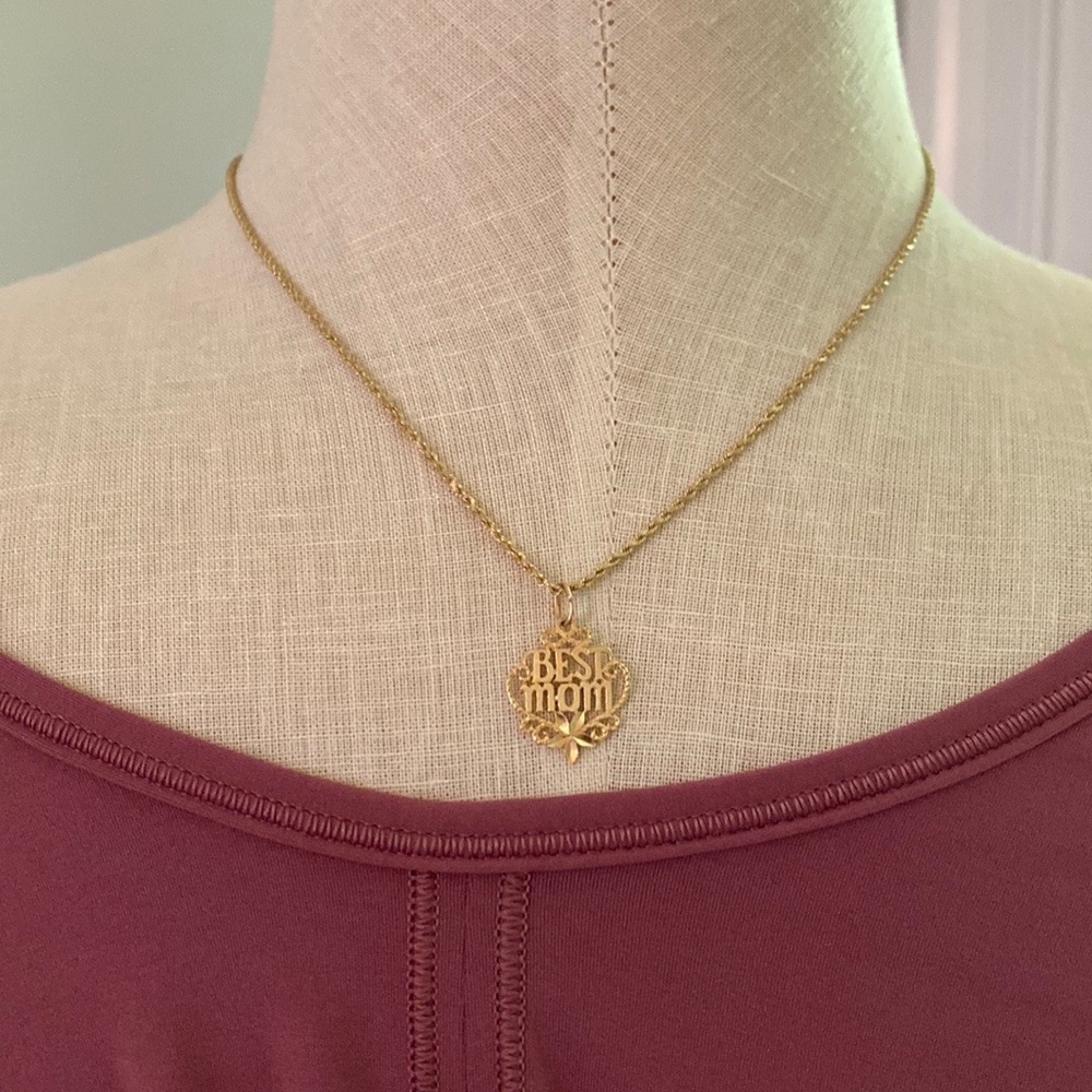 14 Karat Gold Mom Necklace 4.71 Grams !
